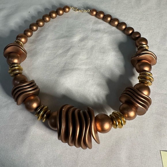 Futuristic copper colored bead statement necklace - Picture 4 of 4